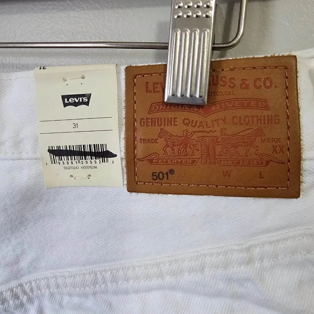 NWT LEVI'S PREMUIM WHITE RAW HEM DESTROYED SHORTS SIZE 31 WOMENS